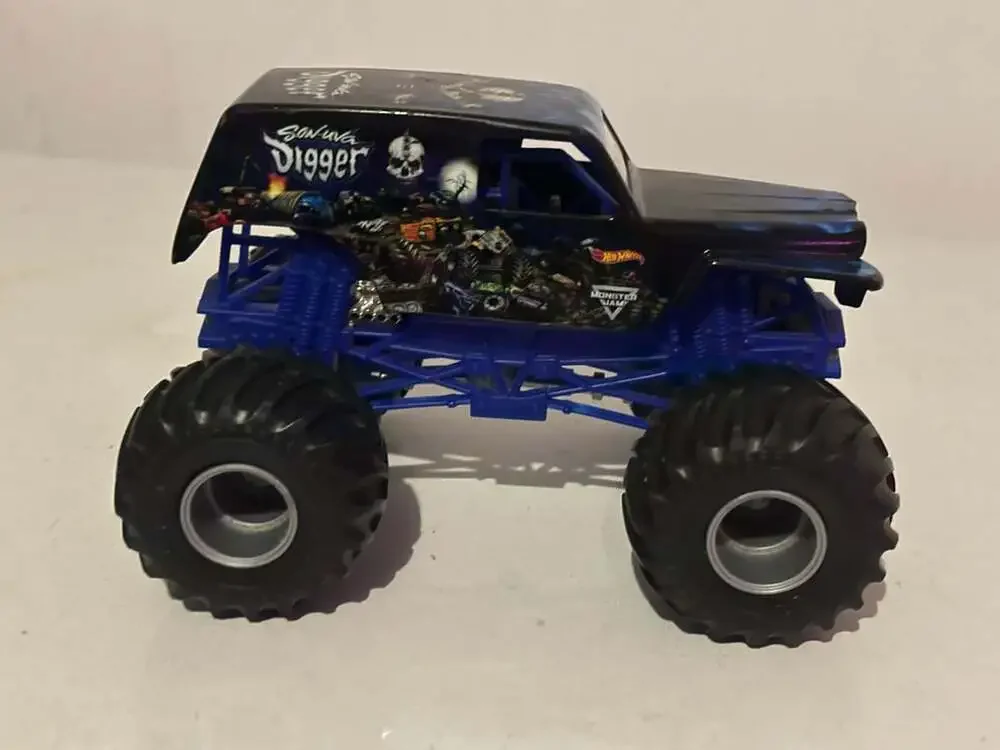 Hot Wheels Monster Jam Son-uva Digger 1:24 Die-Cast Truck